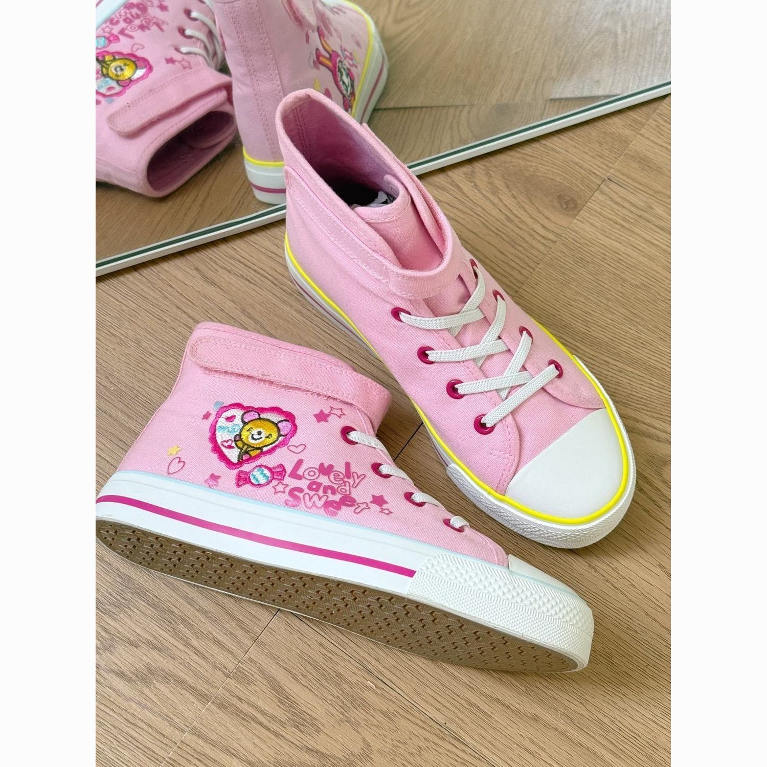 Embroidery Fabric - Zapatillas de Lona Rosas Lindas con
