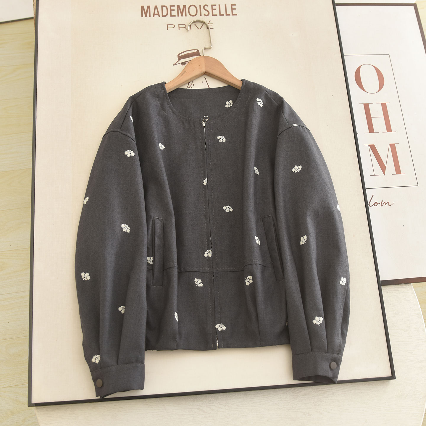 Elegante Traje Gris con Bordad - Embroidery Jacket reseña y precio
