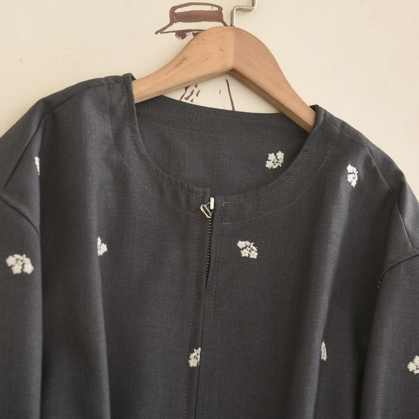 Elegante Traje Gris con Bordad - Embroidery Jacket reseña y precio