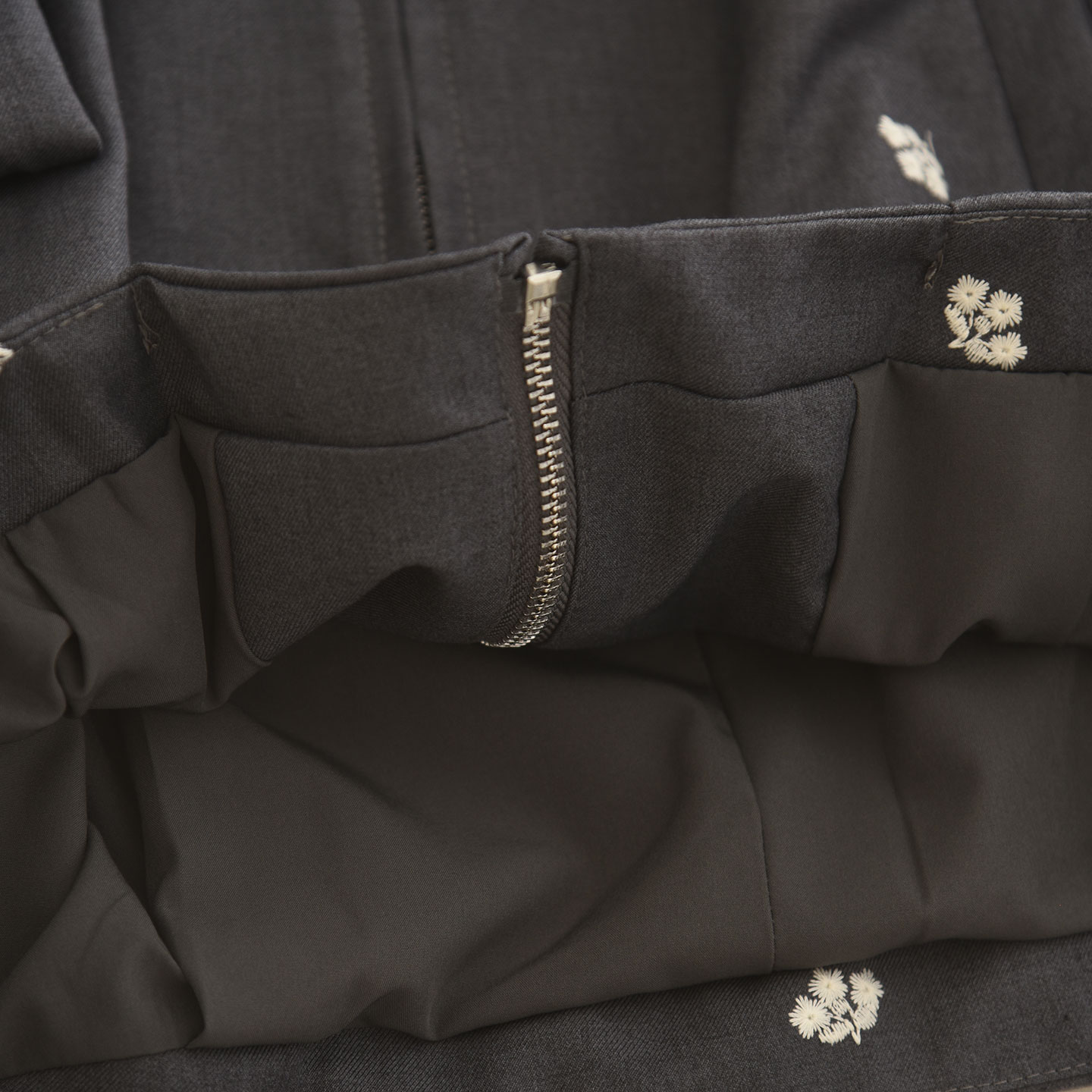 Elegante Traje Gris con Bordad - Embroidery Jacket reseña y precio